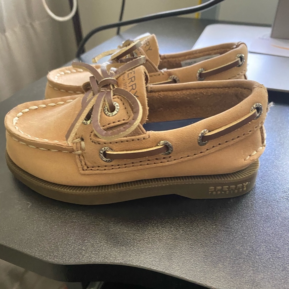 Sperry size 6c brand new with box !
